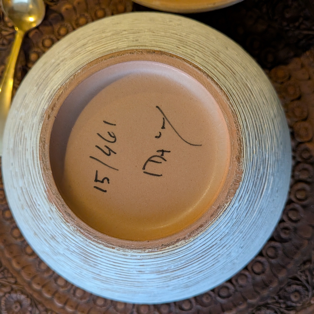 Elegant‎ Gold and Cream Decorative Bowl - Picture 9 of 13
